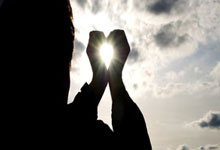 爱游戏-卡尔蒂斯全队士气高昂，冲击世俱杯更高荣誉