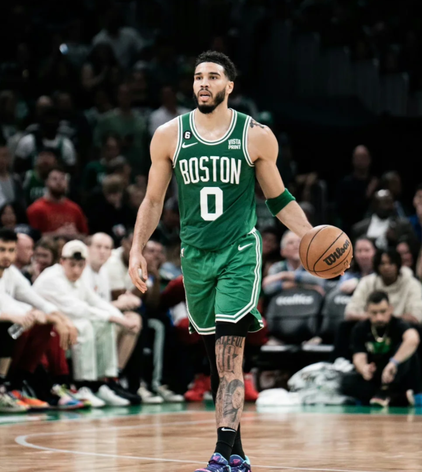 绿衫军逆转灰熊,塔图姆大放异彩 绿衫军逆转灰熊,塔图姆大放异彩