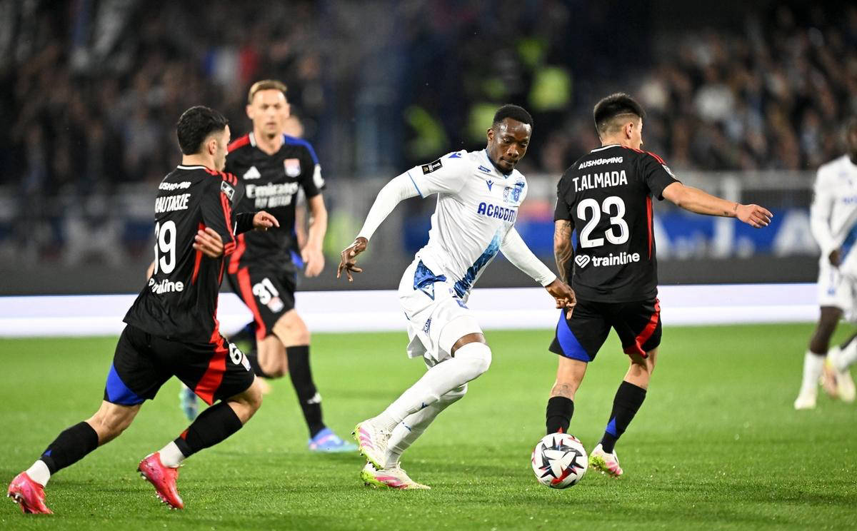 里昂客场取胜,法甲联赛前四位置稳固 里昂客场取胜,法甲联赛前四位置稳固