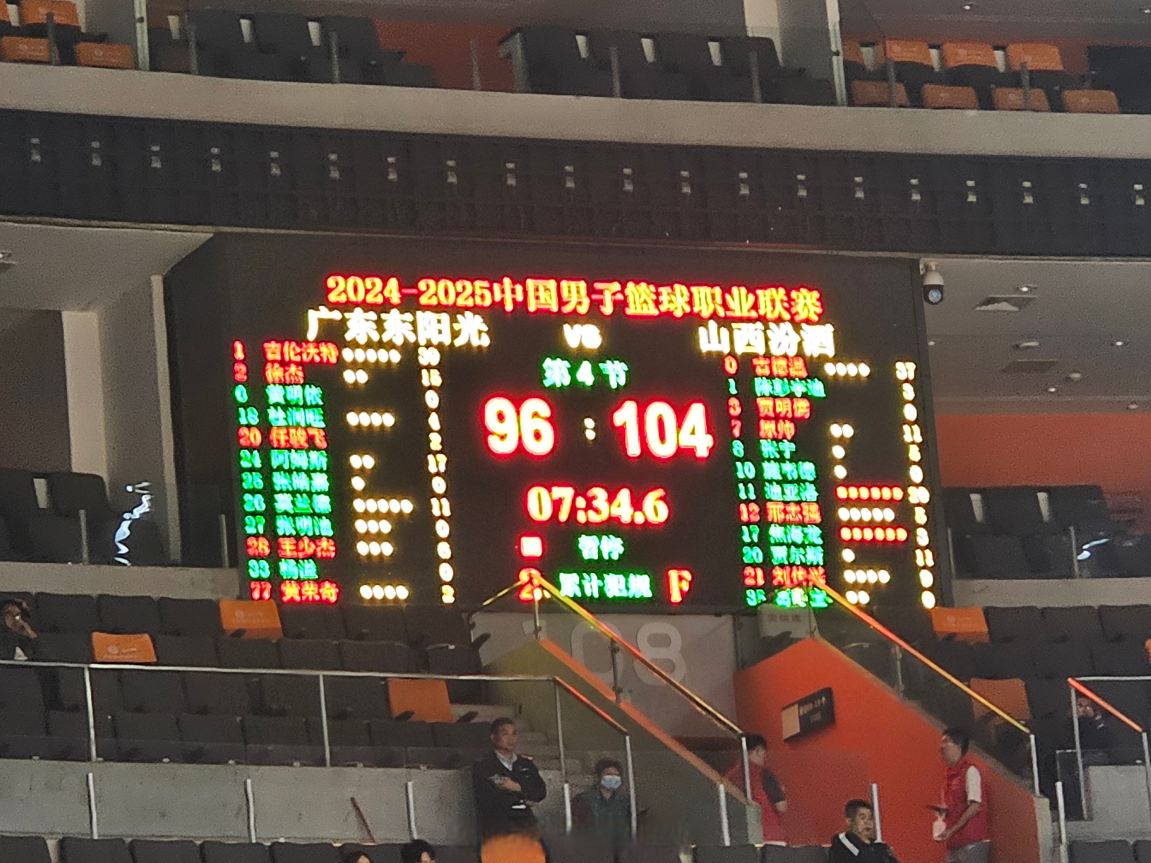 爱游戏-关于热心球迷支持！篮球联赛看台热情高昂到展现的信息