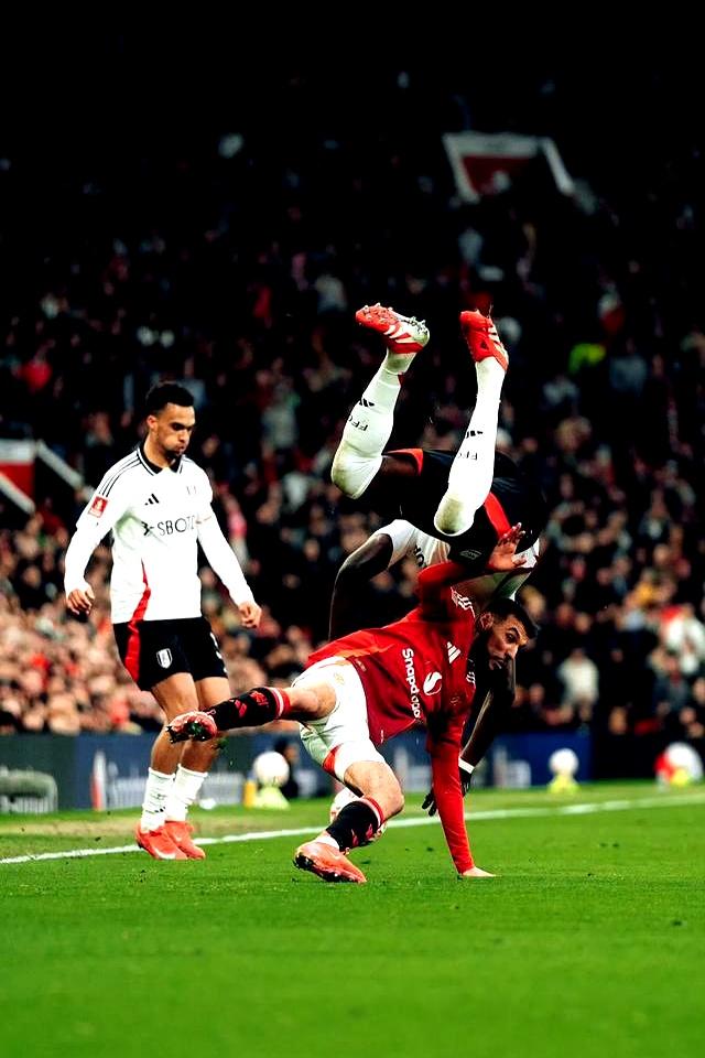 曼联连胜巴萨,欧冠出线形势一片光明 曼联连胜巴萨,欧冠出线形势一片光明