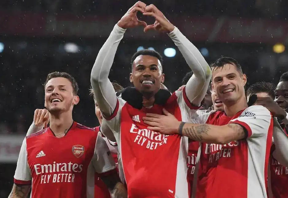 包含阿森纳险胜切尔西,英超冠军争夺正酣!的词条 包含阿森纳险胜切尔西,英超冠军争夺正酣!的词条