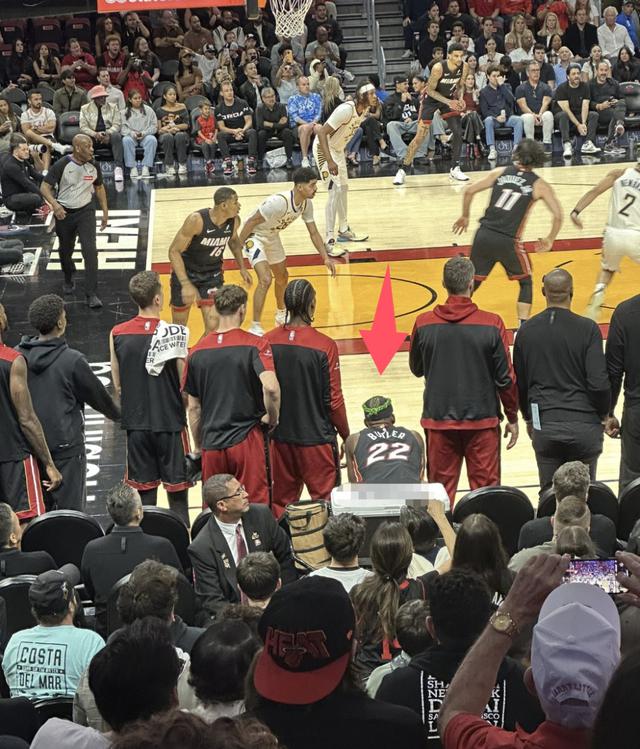 爱游戏官方入口-竞赛进入白热化阶段球迷疯狂呐喊