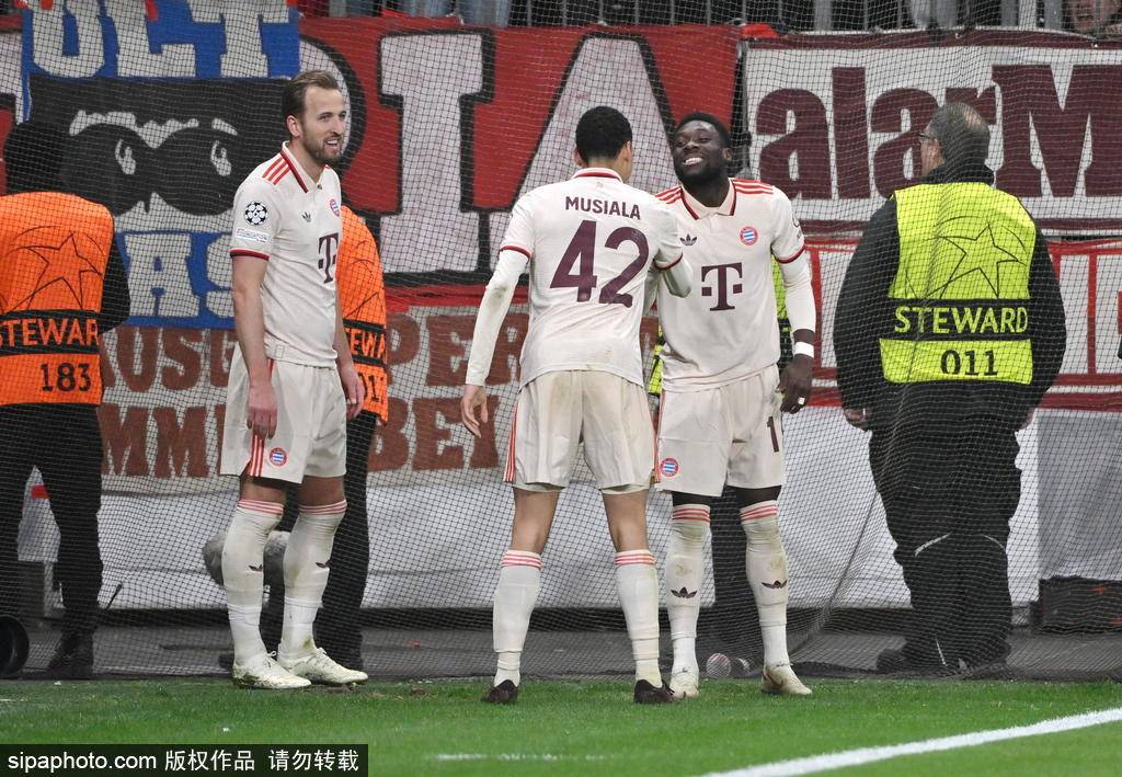 爱游戏APP-拜仁慕尼黑队员积极备战，迎接新挑战