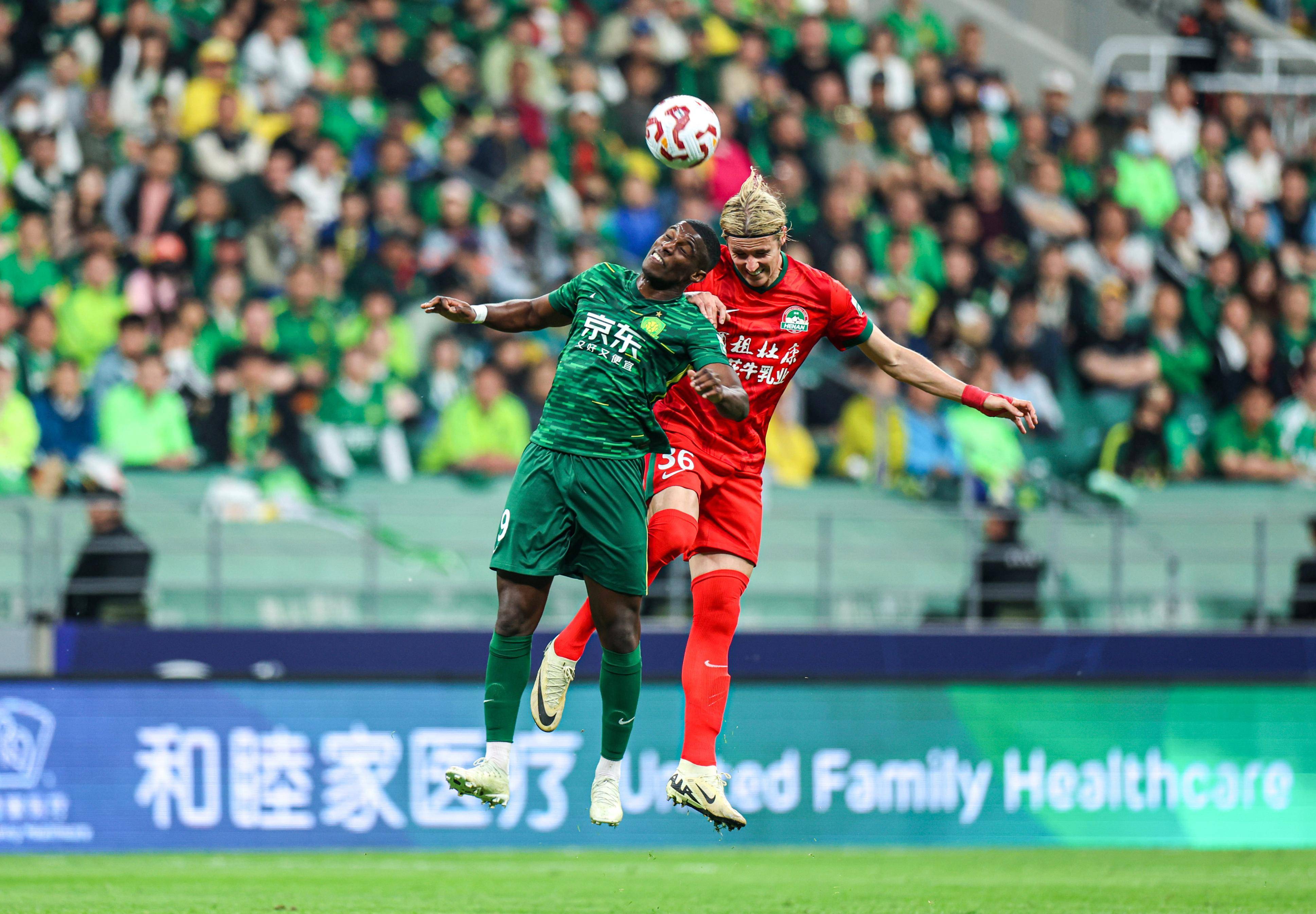 爱游戏官网-弗罗西诺内主场小胜，保持不败气势如虹