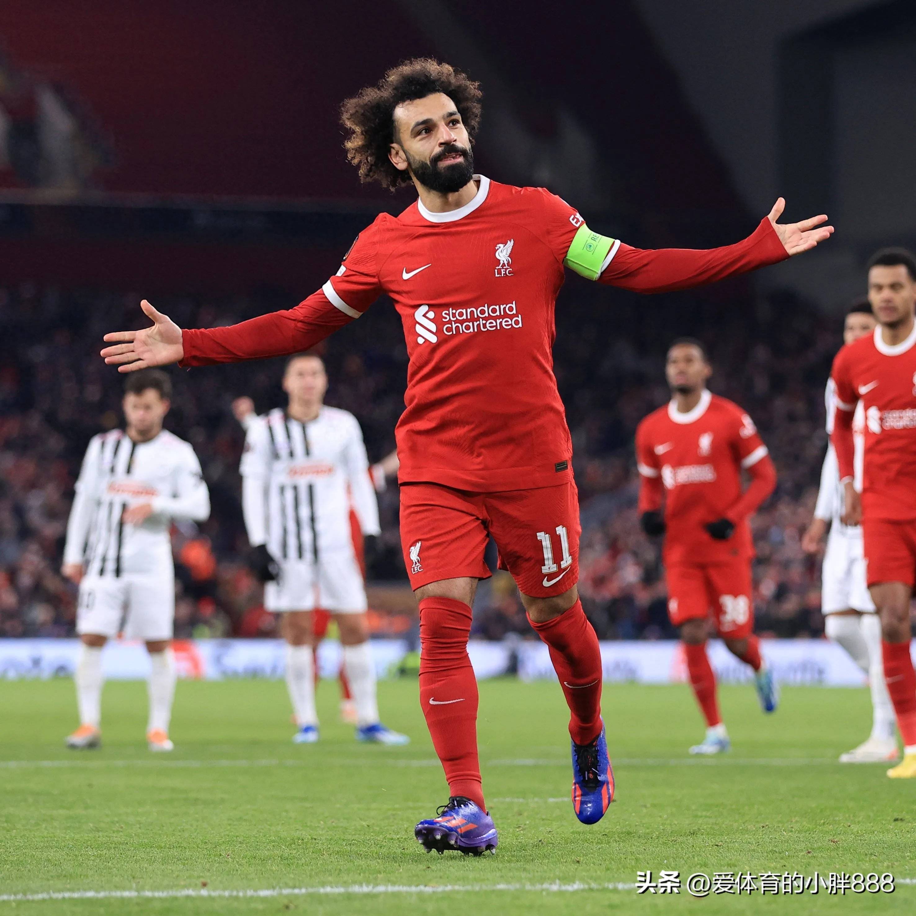 利物浦队获得联赛冠军,教练赞扬球员表现出色 利物浦队获得联赛冠军,教练赞扬球员表现出色