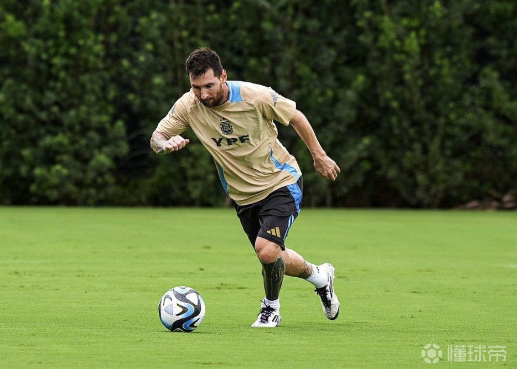 梅西呼吁阿根廷队员全力以赴备战比赛 梅西呼吁阿根廷队员全力以赴备战比赛