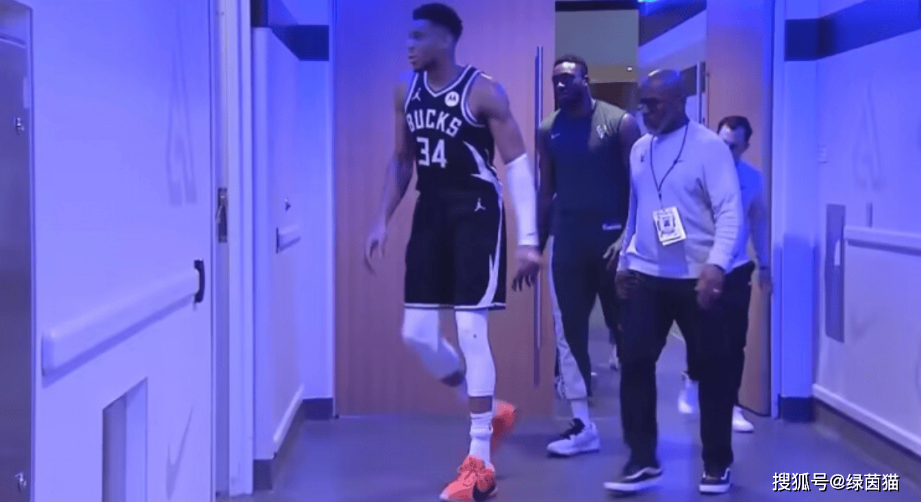 雄鹿队客场惜败人队,遭遇两连败 雄鹿队客场惜败人队,遭遇两连败