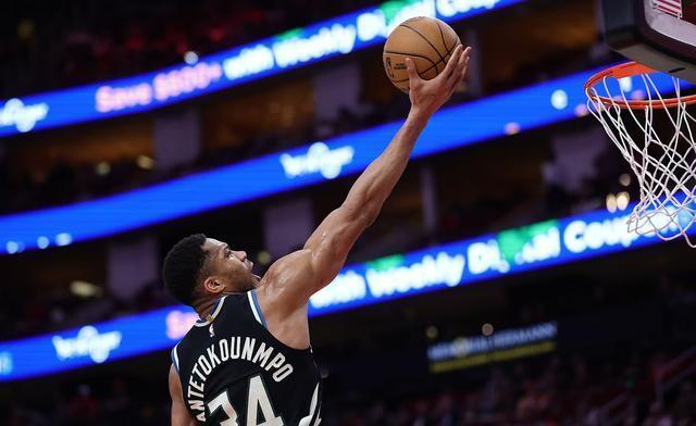 雄鹿遭遇连败,球队士气低迷 雄鹿遭遇连败,球队士气低迷