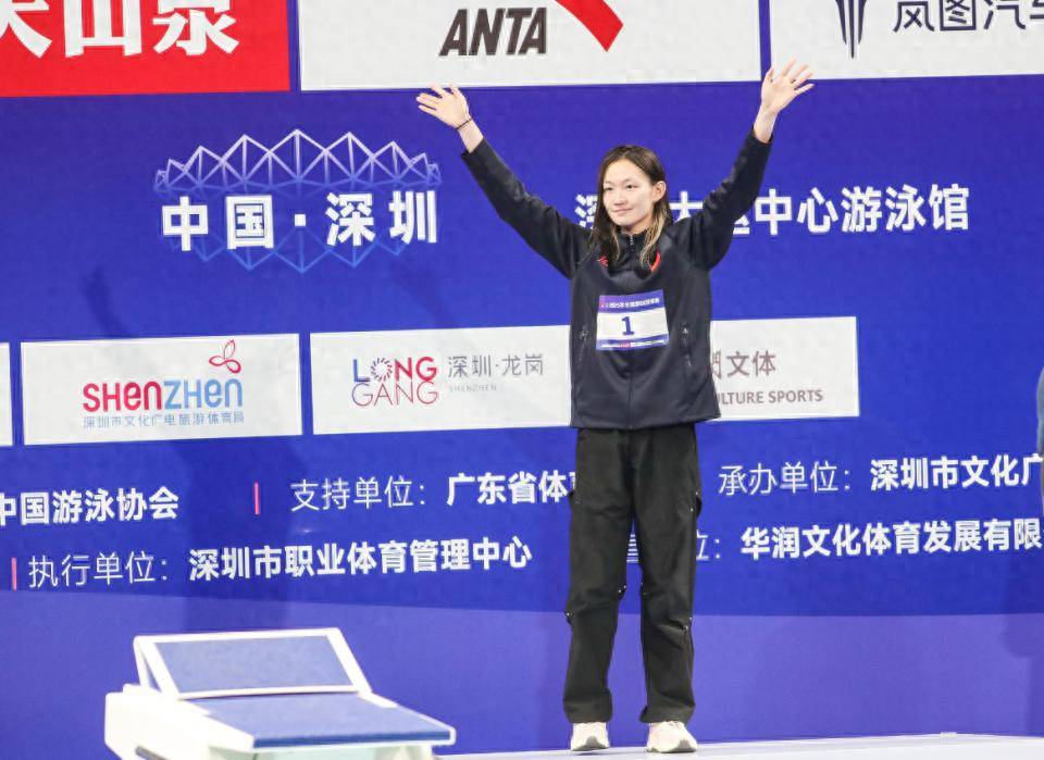 日本游泳选手创造新纪录,轻松夺金牌 日本游泳选手创造新纪录,轻松夺金牌