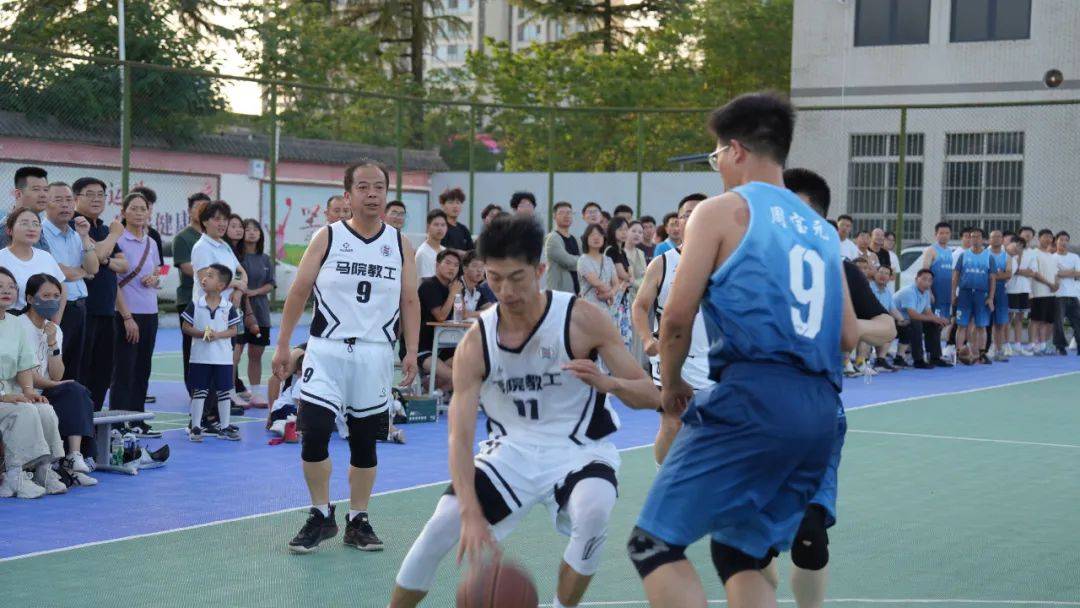 爱游戏体育-关于专业精神！球员团队合作赛场展现默契的信息