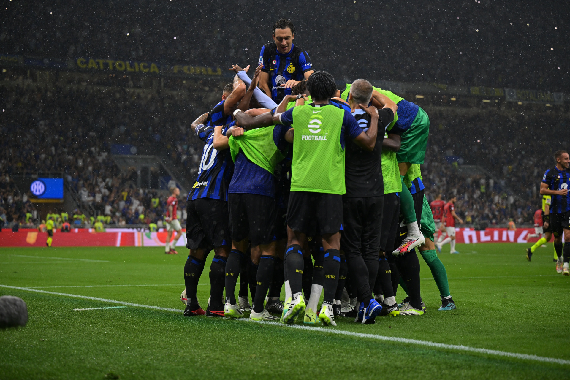 爱游戏体育-国际米兰客场大胜巴勒莫，继续保持不败的简单介绍