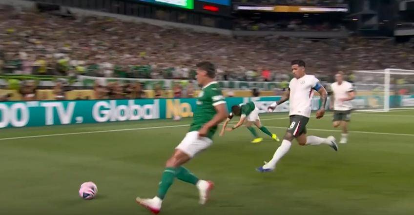 欧预赛四强争霸,球队胜负不分激情四射 欧预赛四强争霸,球队胜负不分激情四射