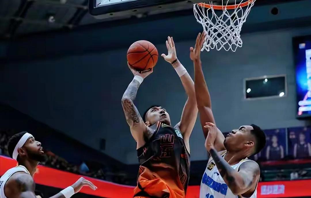 爱游戏官方入口-山东男篮豪取连胜，以胜利者之姿归来
