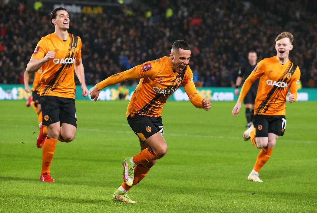 赫尔城客场大胜,上升保级形势 赫尔城客场大胜,上升保级形势