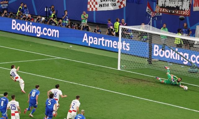 乌克兰队战平克罗地亚,晋级形势堪忧 乌克兰队战平克罗地亚,晋级形势堪忧