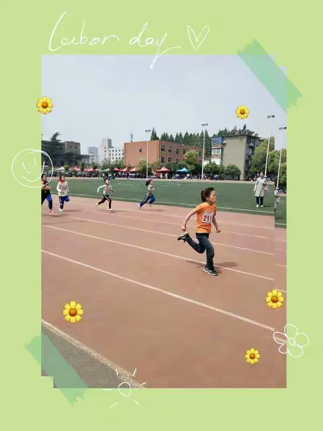 勇敢的队员们在比赛中勇往直前,争夺荣誉 勇敢的队员们在比赛中勇往直前,争夺荣誉