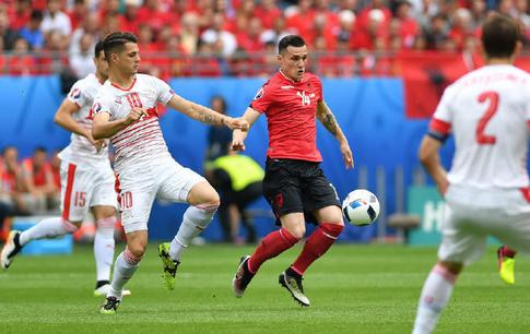 关于瑞士队开门红,迈向胜利的信息 关于瑞士队开门红,迈向胜利的信息