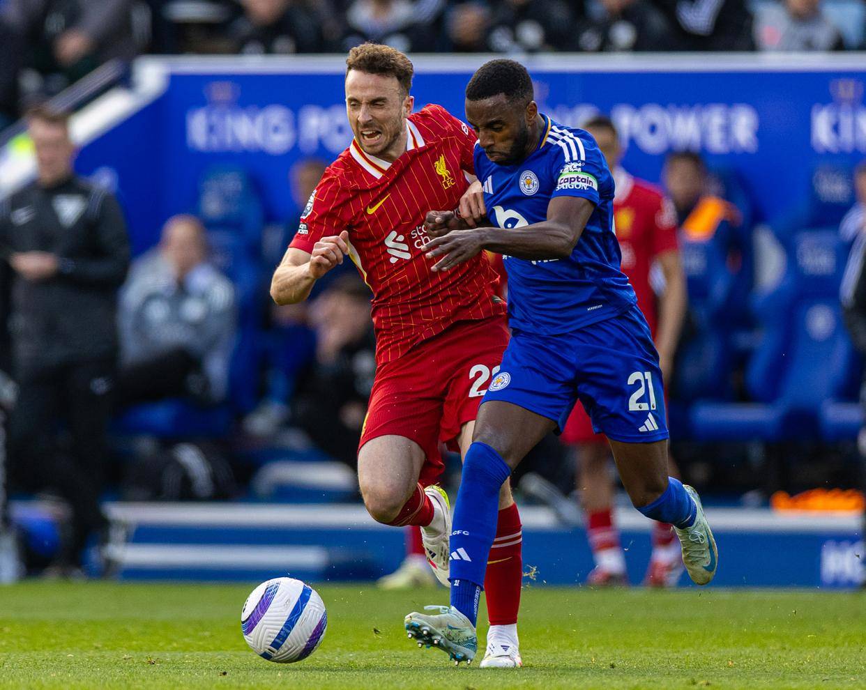 爱游戏官方入口-莱斯特城客场全面溃败，欧战梦泡影