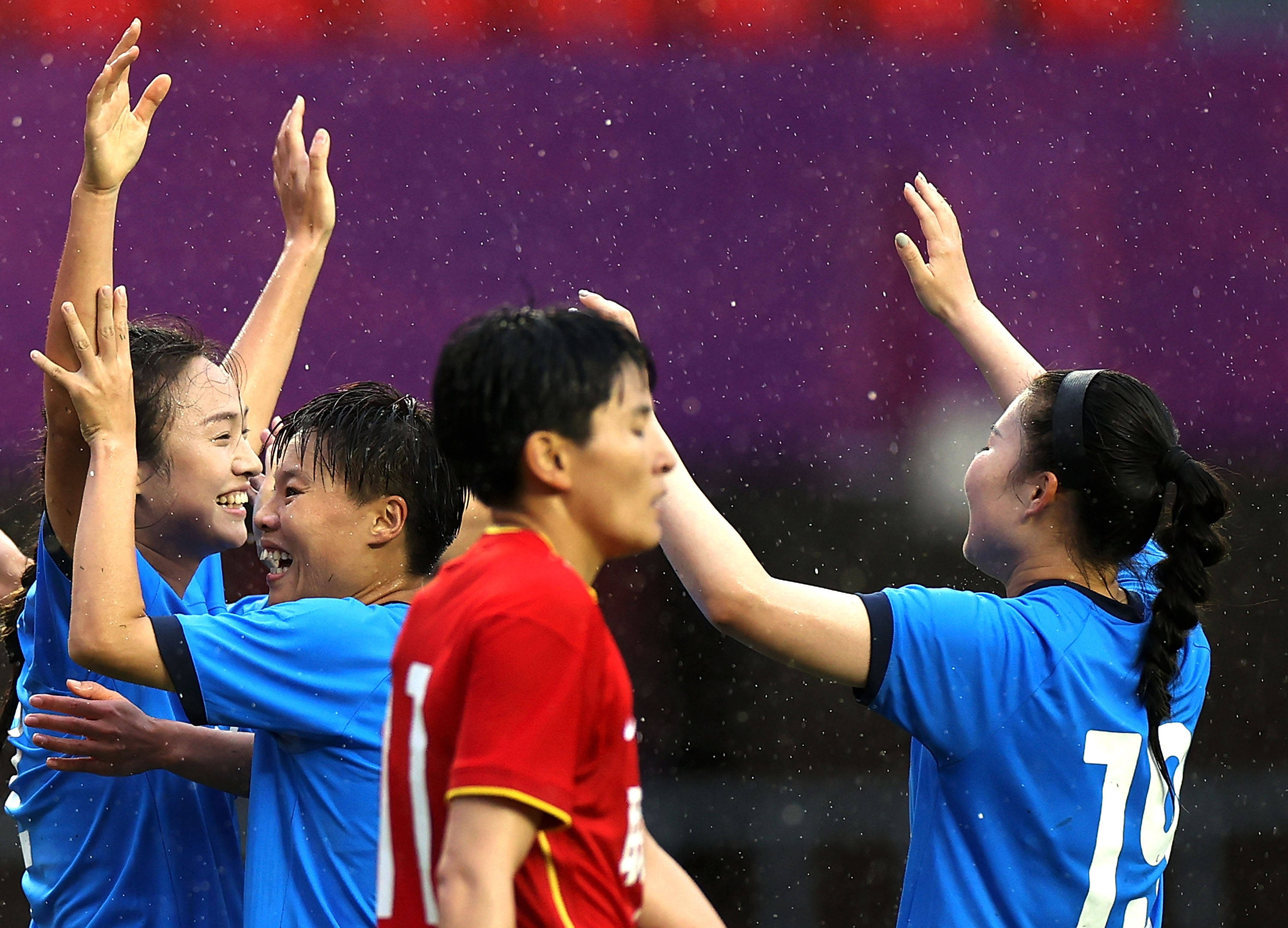 柏林联队逆转胜利,全队斗志昂扬 柏林联队逆转胜利,全队斗志昂扬