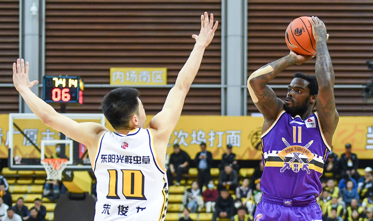 吉林队遭遇三连败,险些无缘季后赛 吉林队遭遇三连败,险些无缘季后赛