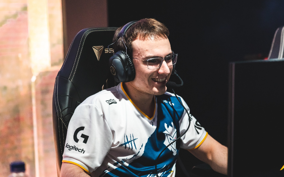 CLG横扫FNC,Perkz单局斩获MVP鏖战多局八强赛,点燃全场激情 CLG横扫FNC,Perkz单局斩获MVP鏖战多局八强赛,点燃全场激情